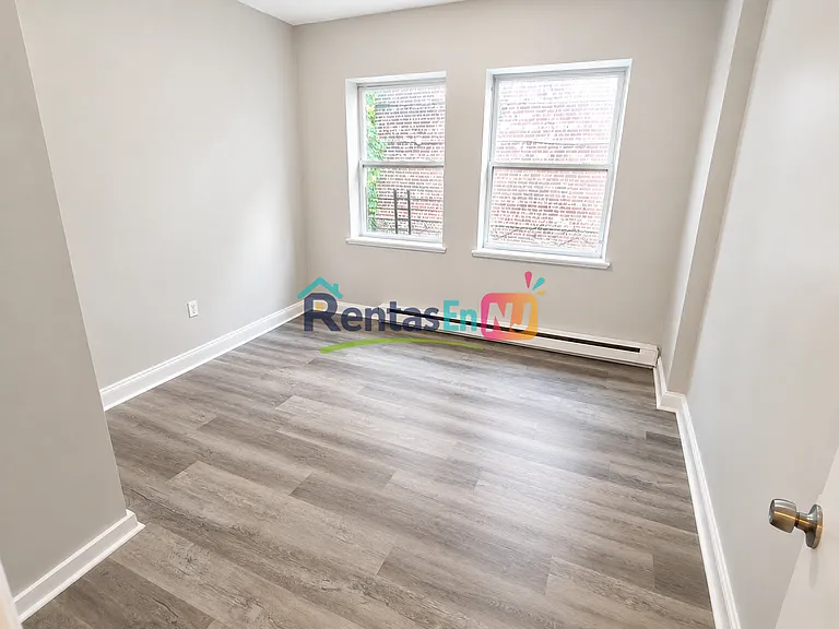 280 Osborne Ter #5 — Photo 7