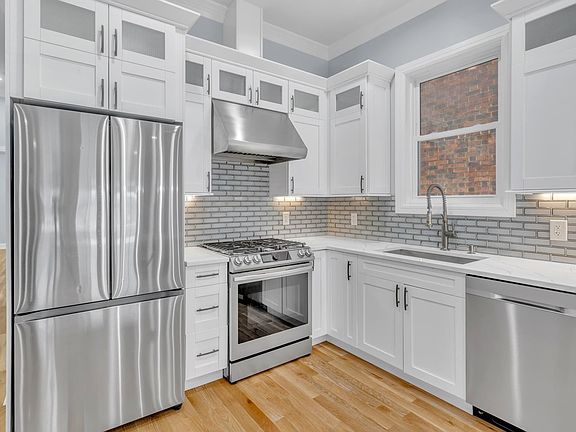 5th image of 208 Harrison Ave APT 1