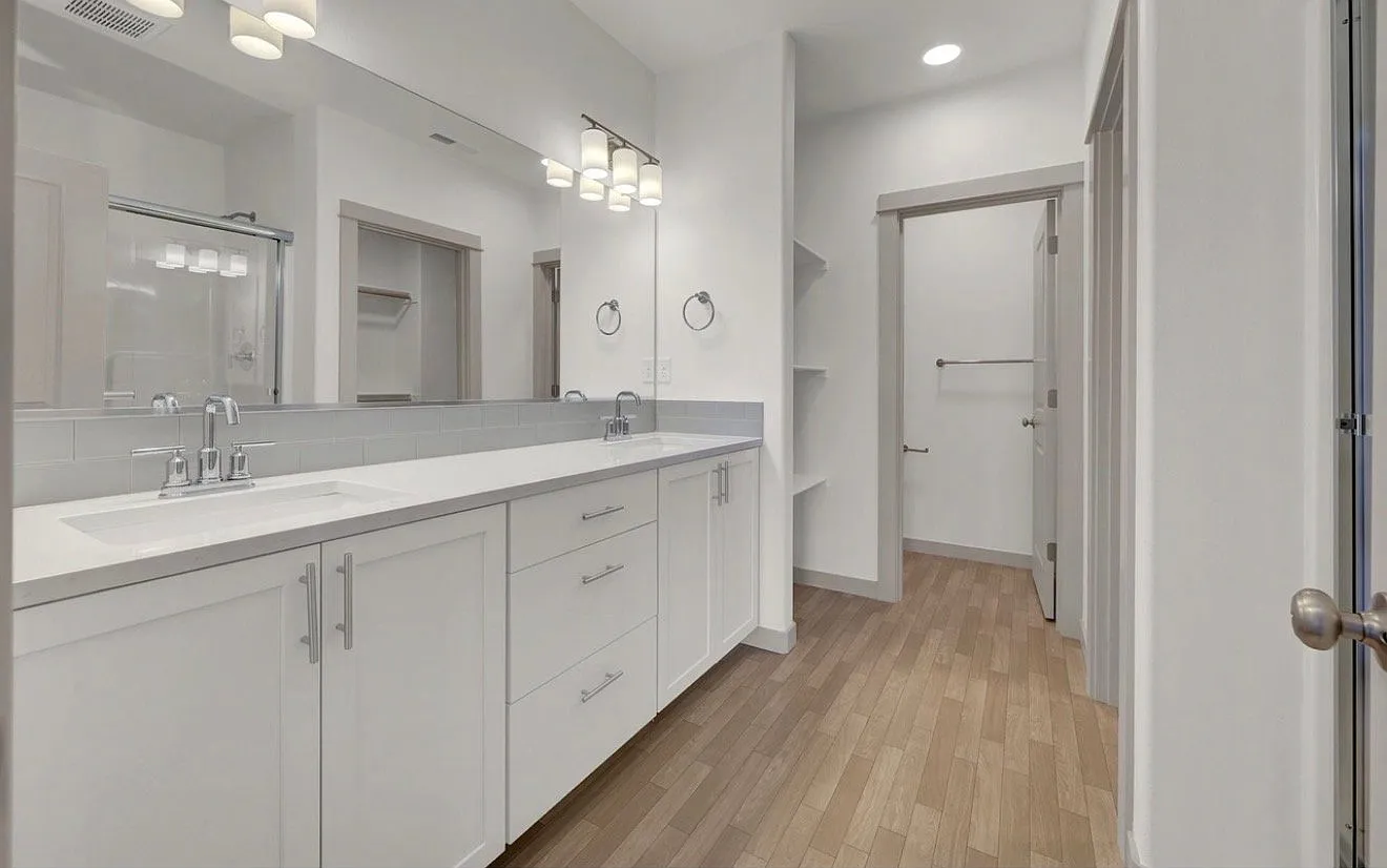 Elegant, Move-In Ready Home Available for Immediate Rent — Photo 2
