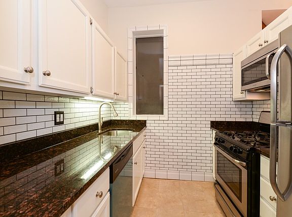 5th image of 2055 N Dayton St #2A