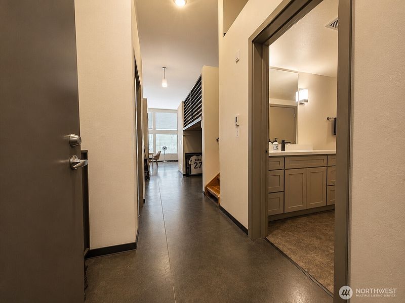 5th image of 4422 Bagley Avenue N #204
