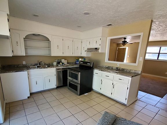 2nd image of 1826 S Avenue J Pl