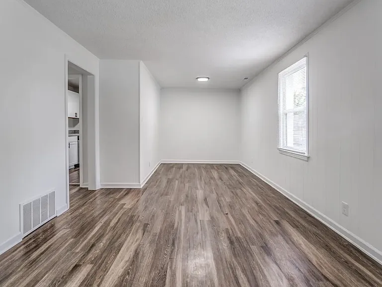 1079 Larry Ln — Photo 8