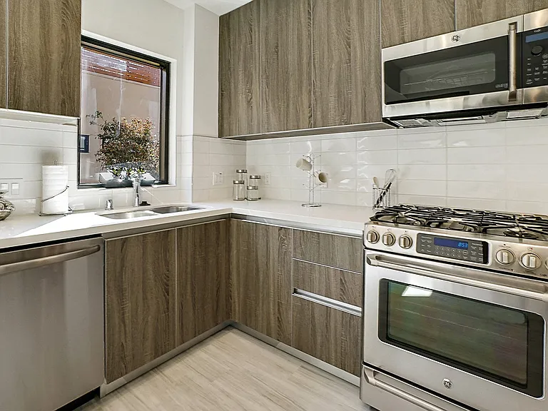 Residences at Village Walk — Photo 70