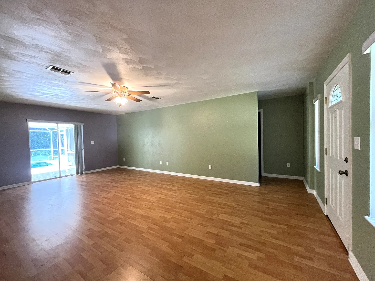 3 bed, 1384 sqft, $2,300 — Photo 4