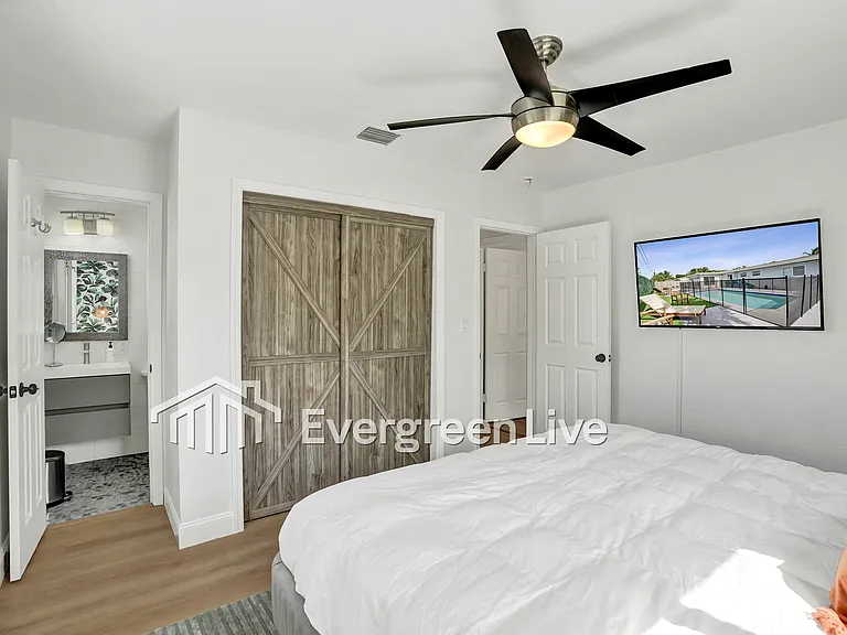 1115 SW 4th Ave — Photo 18