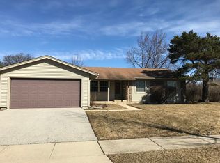 100 Brandywine Ave, Elk Grove Village, IL 60007