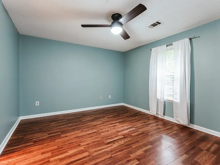 180 Oak Dr — Photo 15