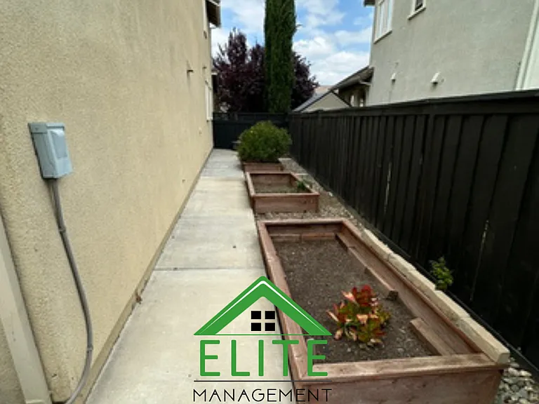 1084 Navigator Dr — Photo 23