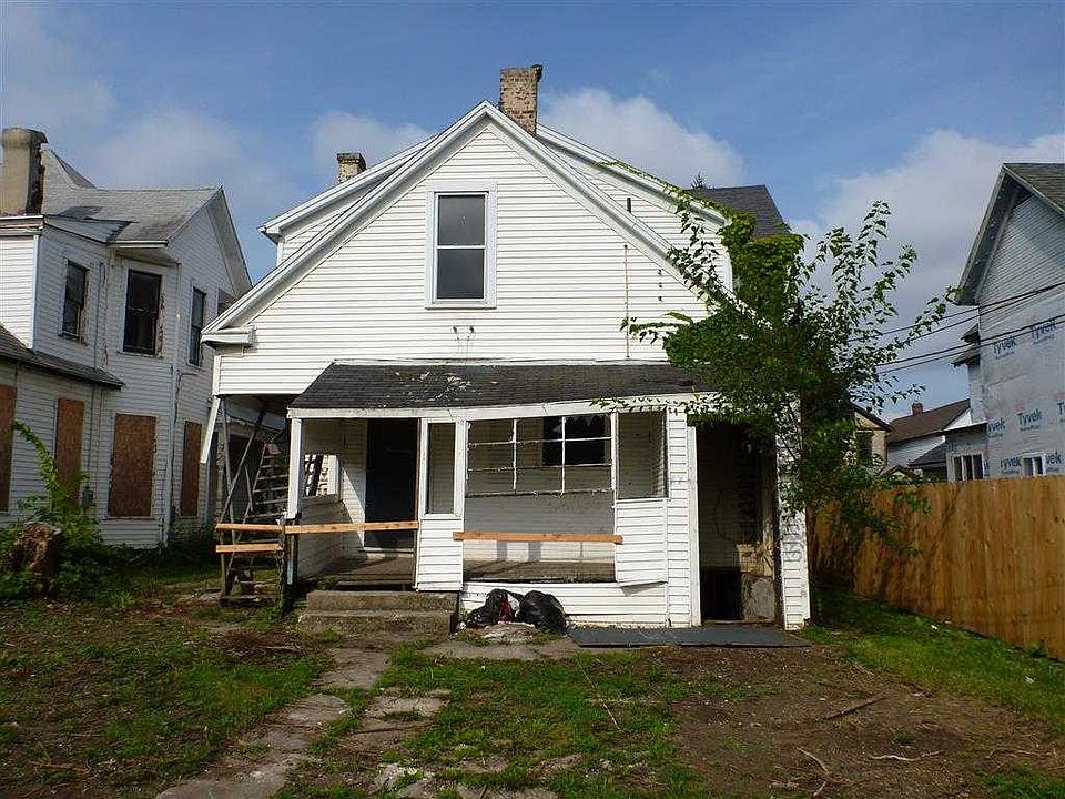 2nd image of 110 S Garfield St