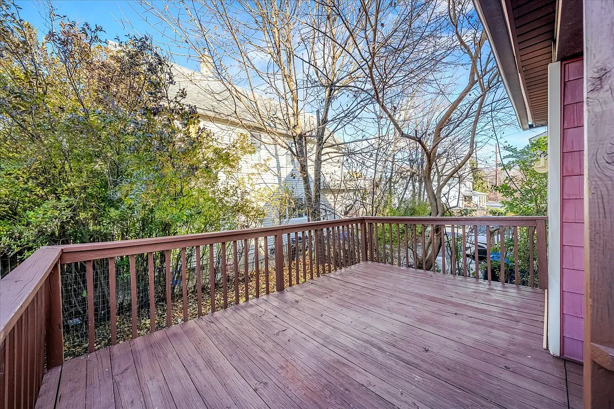 3 bed, 972 sqft, $1,850 — Photo 2