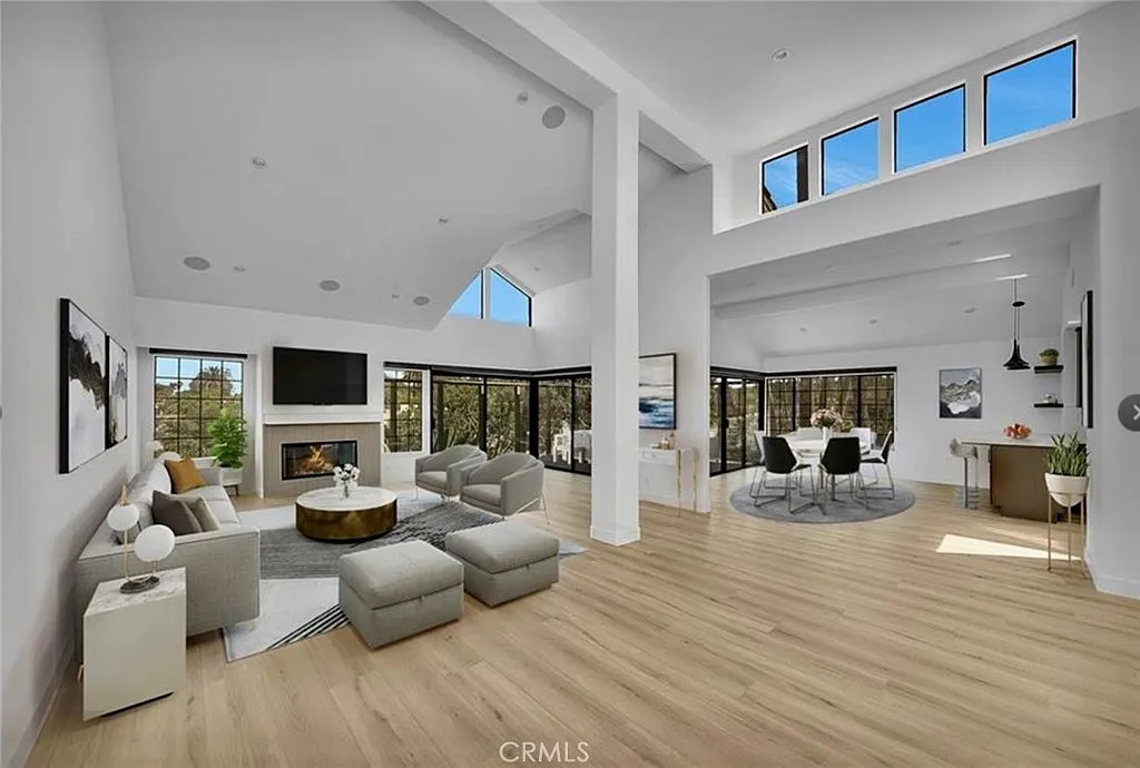 2 bed, 2.5 bath, 2374 sqft, $11,800 — Photo 4