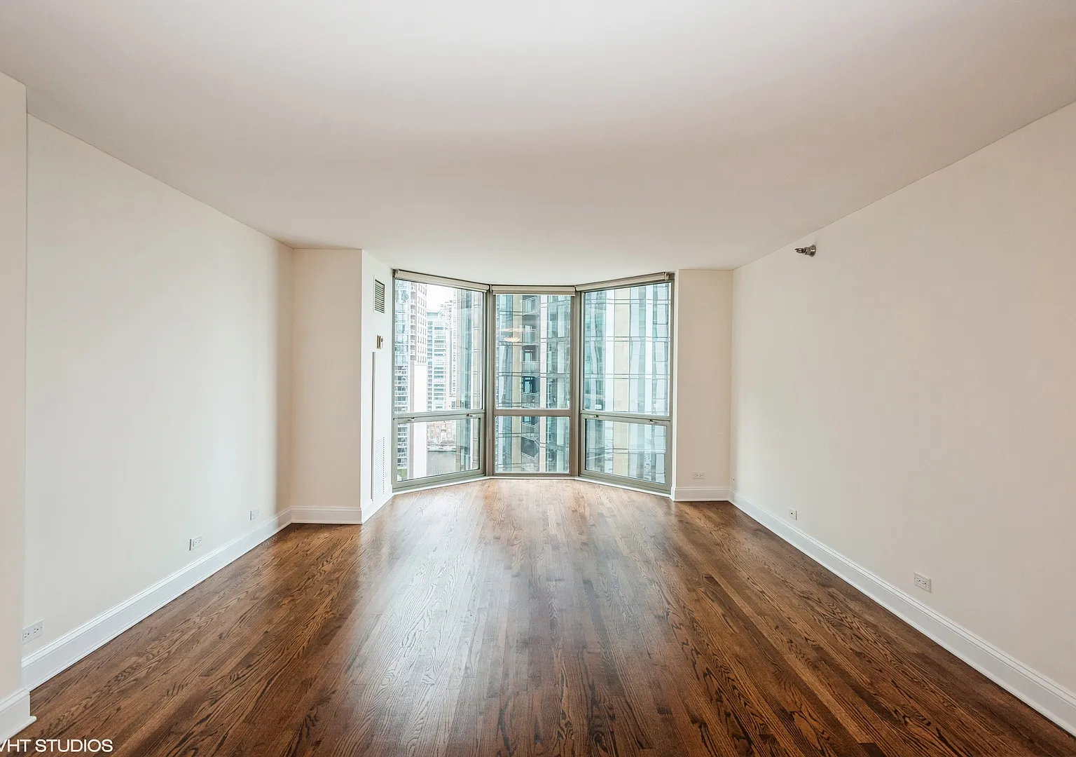 2 bed, 1139 sqft, $4,200 — Photo 4