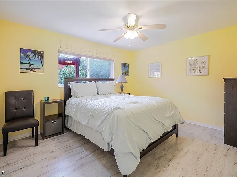 105 SW 39th Pl — Photo 17