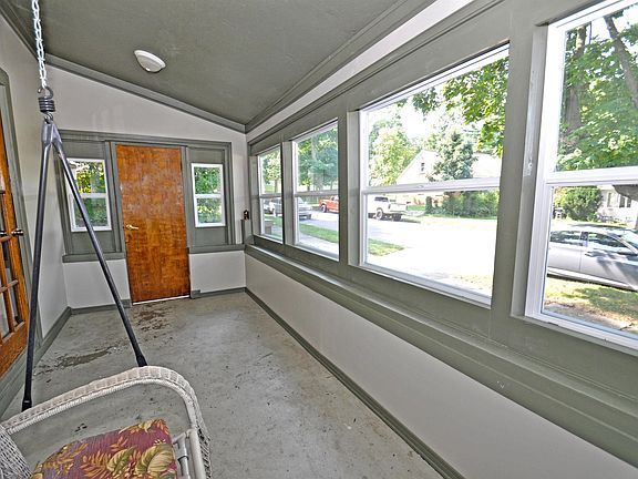 5th image of 2210 S Douglas St