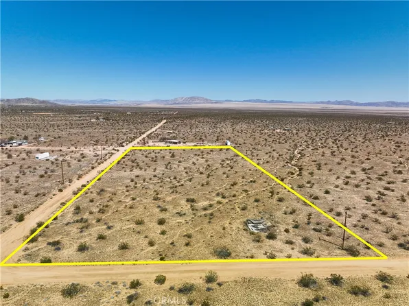 61702 Saturn Dr, Landers, CA 92285