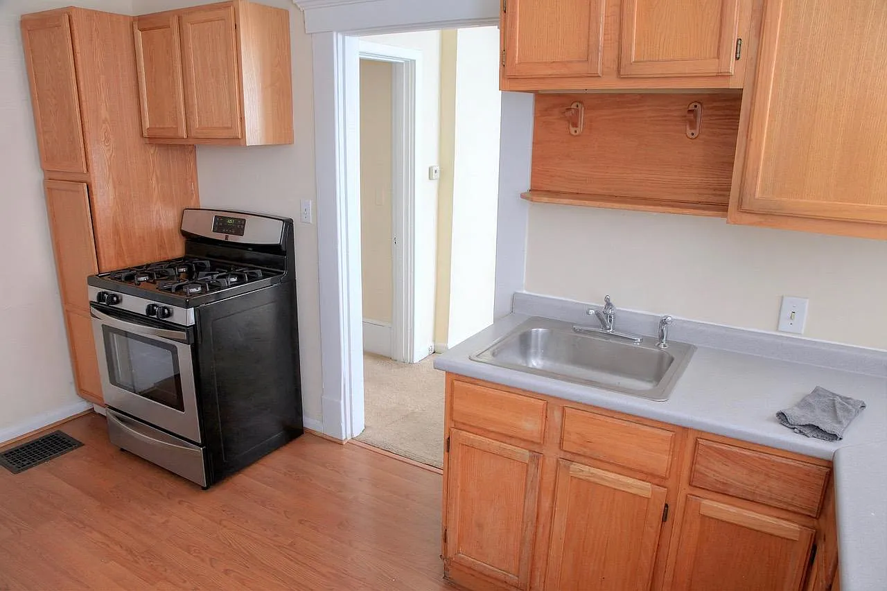 321 E 17th Ave — Photo 2