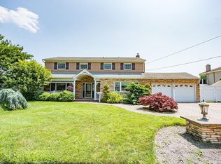 147 Cedar Point Dr, West Islip, NY 11795