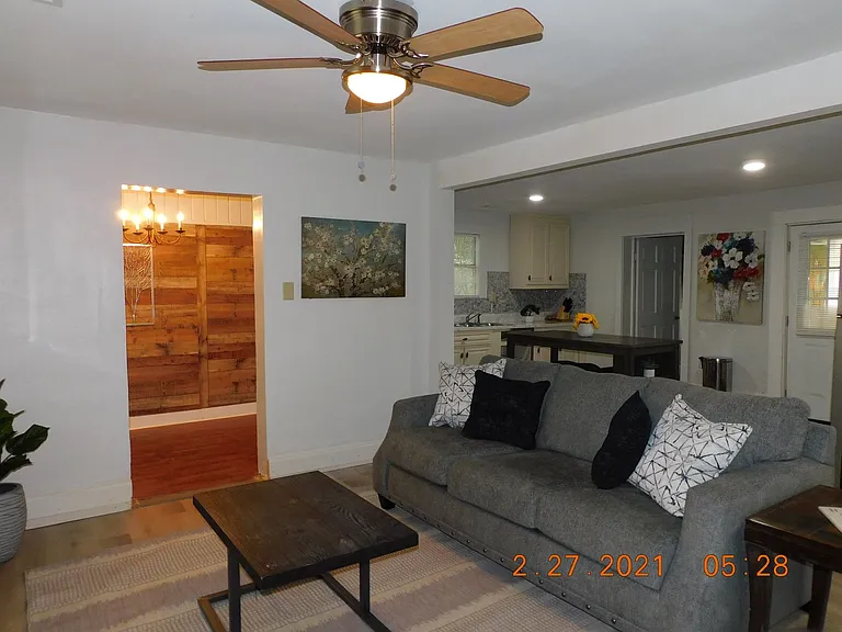 1332 Hillridge Dr — Photo 3
