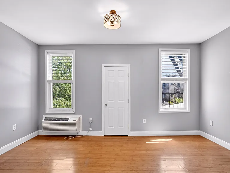150 Van Horne St #2 — Photo 26