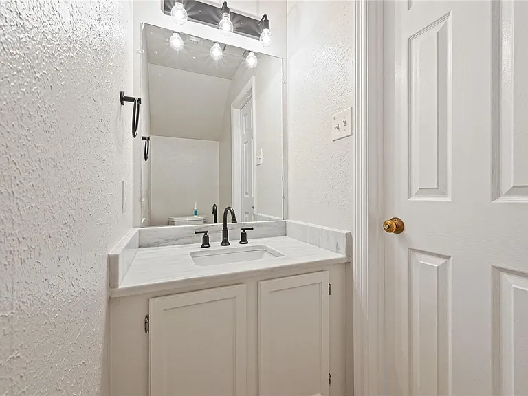 1555 Hillside Elm St — Photo 13