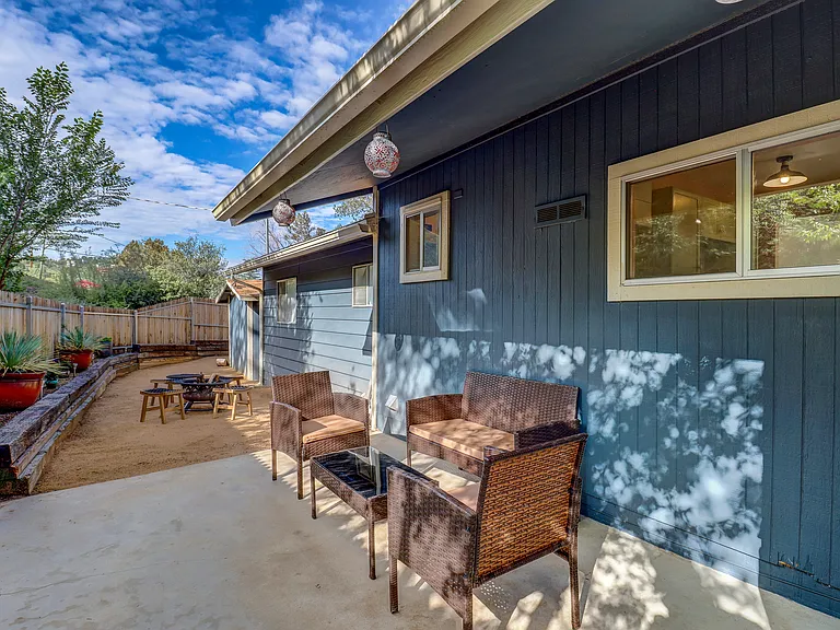 2807 Willow Creek Rd — Photo 13