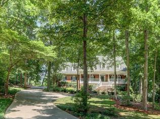 8526 Rosedale Dr, Oak Ridge, NC 27310