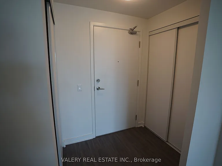 681 Yonge St #227 — Photo 5