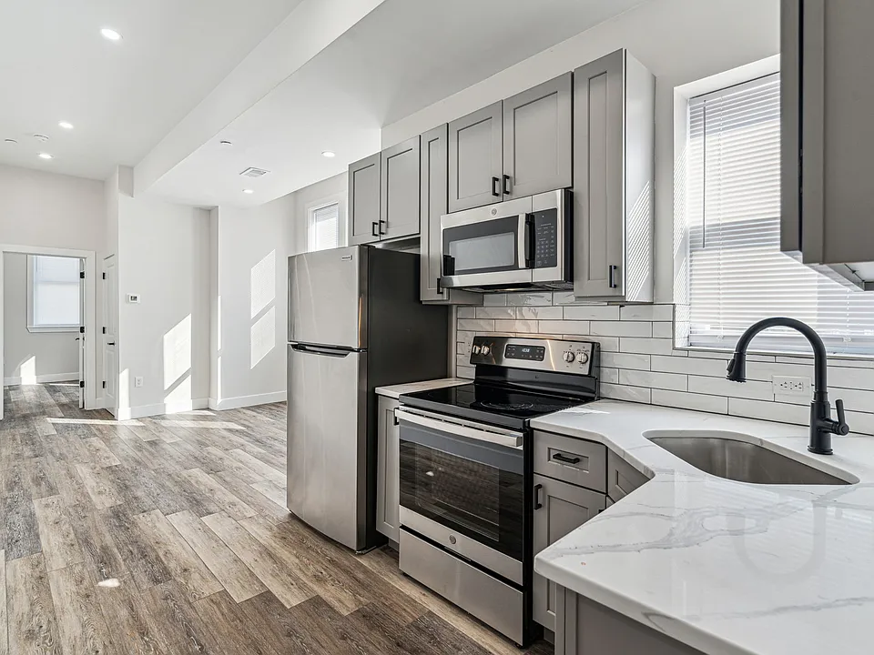 5601 Lansdowne Ave #2