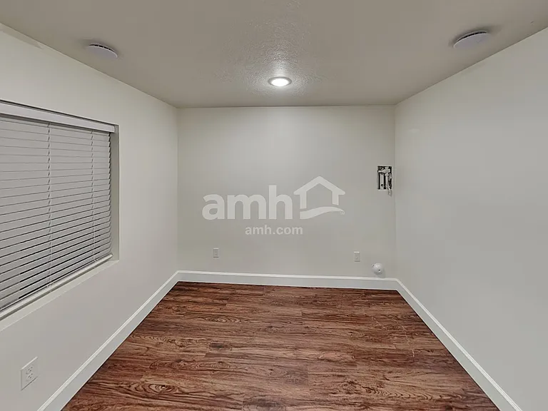 278 N Allen Ln — Photo 15