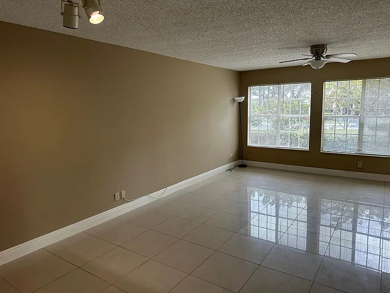 6283 La Costa Dr #D — Photo 2