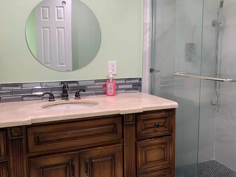 2600 Victoria Dr — Photo 5