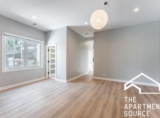 1104 W Taylor St #3R, Chicago, IL 60607