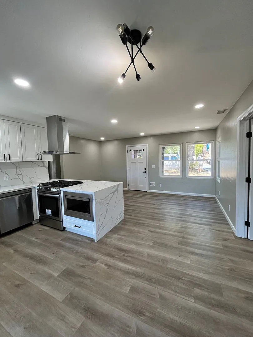 Brand New Remodeled 3Bed 2Bath Home With a Huge Backyard — Photo 2