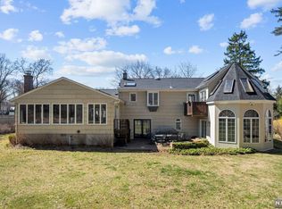 44 Rustic Dr, Waldwick, NJ 07463