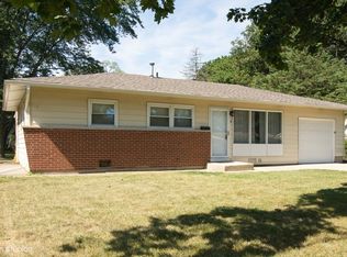 8 Crestview Ter, Buffalo Grove, IL 60089