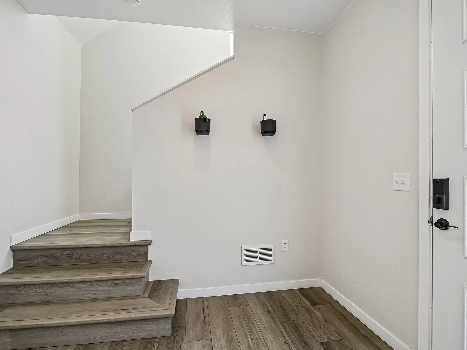 2 bed, 2.5 bath, 1840 sqft, $3,600 — Photo 4