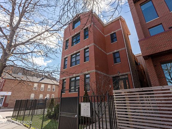 2nd image of 1100 N Marshfield Ave #2W