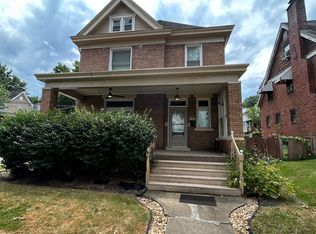 Prime Student Housing: Spacious 5-Bed, 4-Bath Home with Large Common Areas, Coraopolis, PA 15108