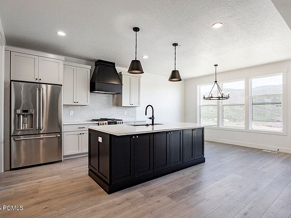4th image of 456 W Ascent Dr