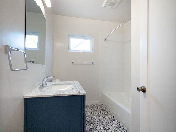 4th image of 410 Spruce Ave APT 4