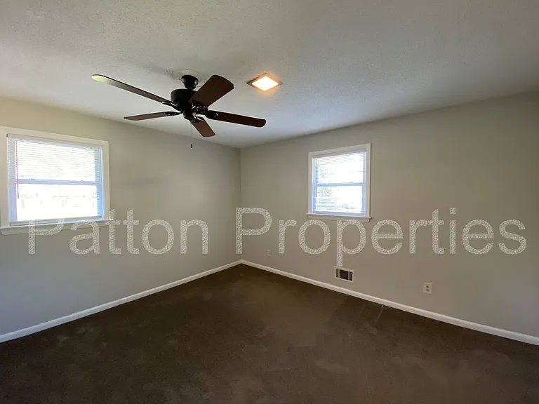 221 S Lucas St — Photo 11
