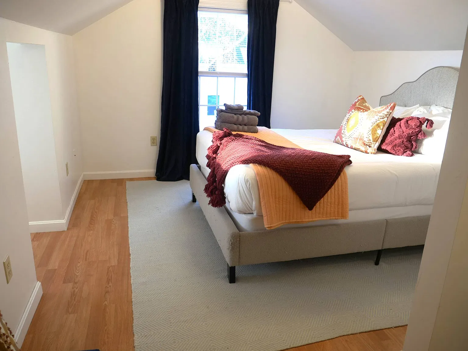 2 bed, 950 sqft, $2,100 — Photo 4