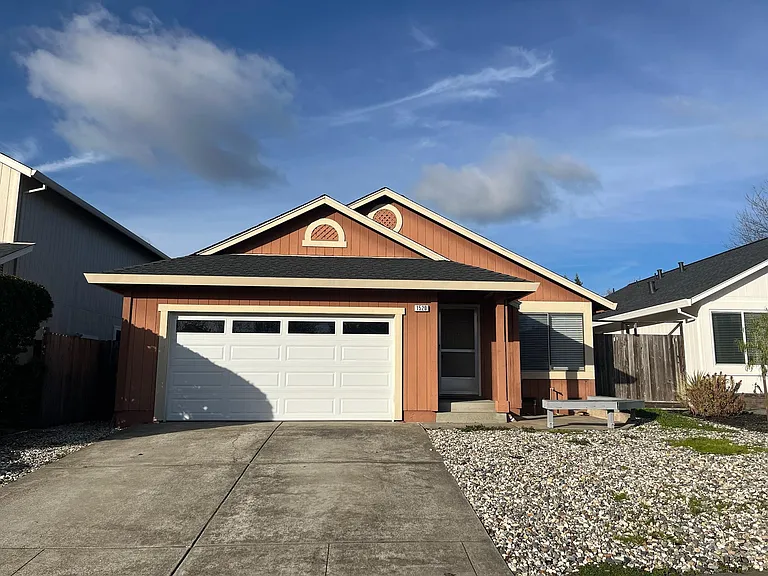 1520 Mary Pl — Photo 1