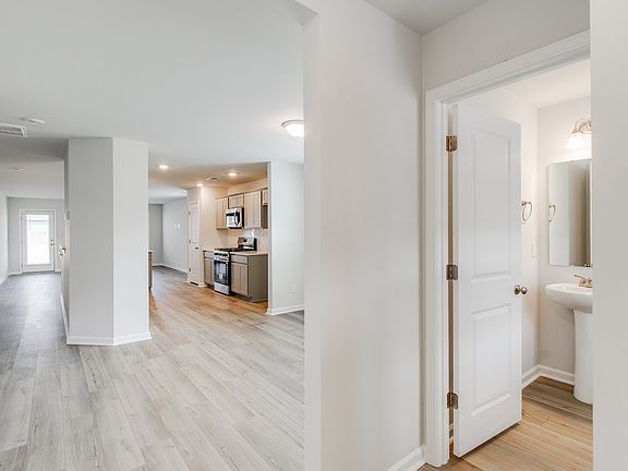 4th image of 904 Blenheim Way