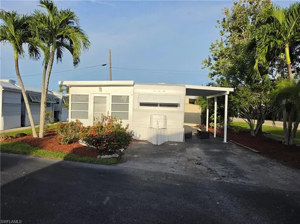 50 Temple LN, NAPLES, FL 34114