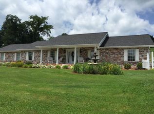 8532 New Hope Rd, Bluefield, WV 24701