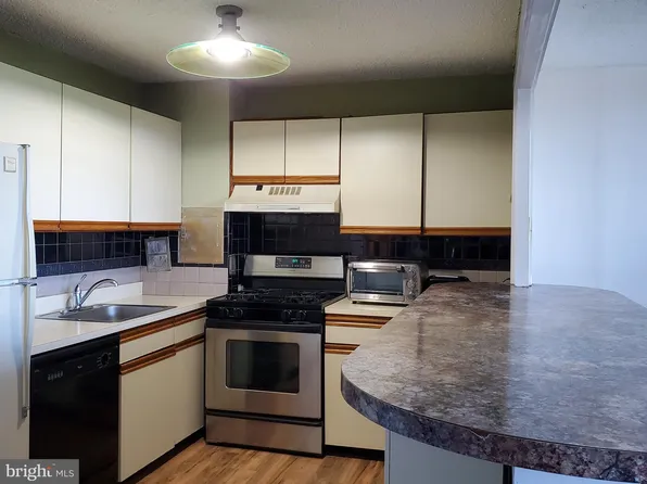 1030 E Lancaster Ave APT 621, Bryn Mawr, PA 19010