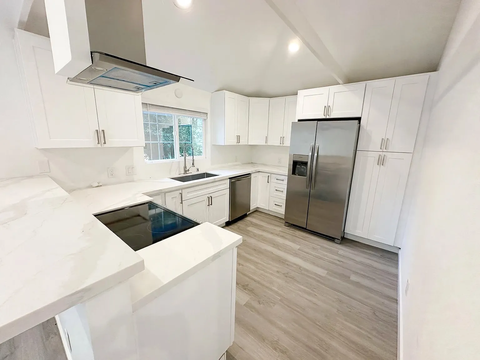 1 bed, 770 sqft, $2,400 — Photo 2