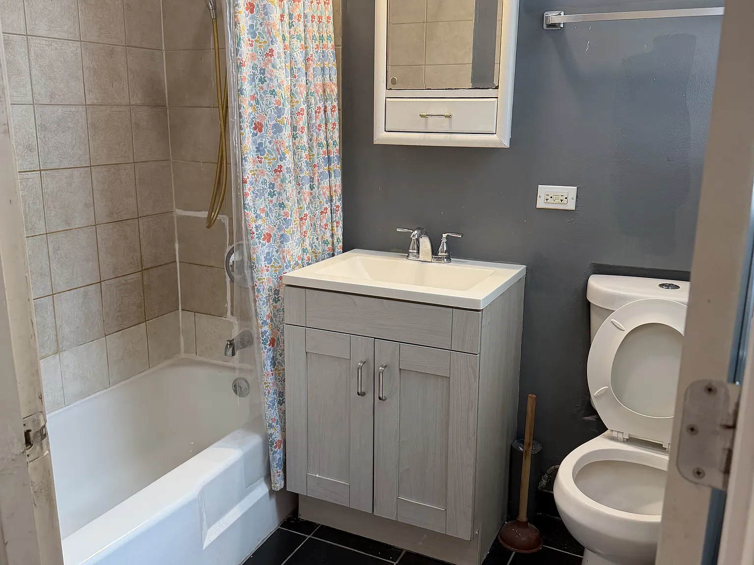 3 bed, $1,700 — Photo 2